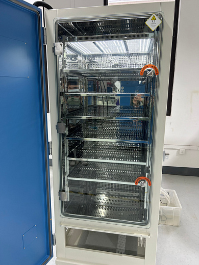 Климатическая камера постоянных условий «тепло-холод-освещение-УФ-излучение-влажность» для тестирования стабильности лекарств, +15...+65 ºC, 468 л, SHH-500GSD-2T, YSEI