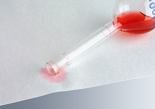 Защита рабочей поверхности, в листах, 480×600 мм, 140 г/м², 50 шт/уп, LabSorb, Ahlstrom (Munktell) в работе