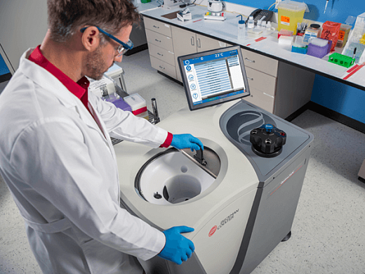 Аналитическая ультрацентрифуга Optima AUC-ABS/INT с системами регистрации поглощения и интерференционной оптикой, 60 000 об/мин, в работе